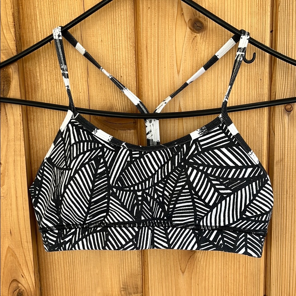 Black and White Geometric Print Sports Bra